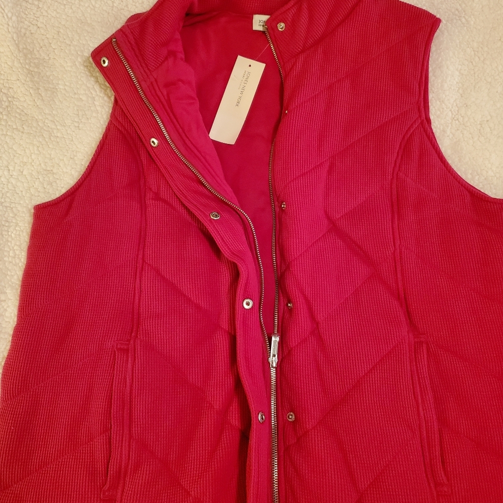 Jones New York size 2x hot pink quilted Vest. Zips and buttons. NWT - Picture 6 of 10